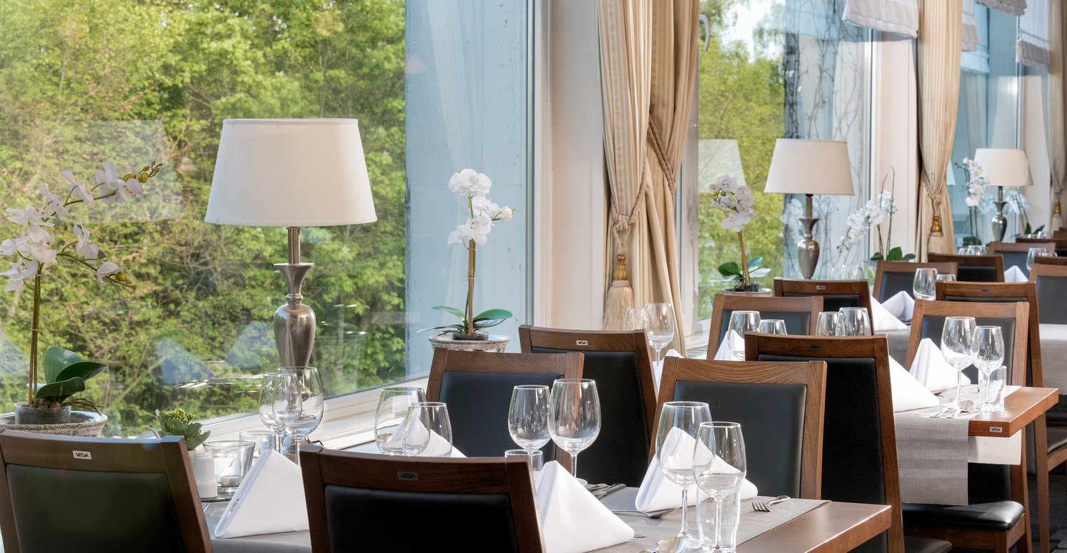 Komfortable siddepladser i restauranten på Hotel des Nordens