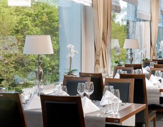 Komfortable siddepladser i restauranten på Hotel des Nordens