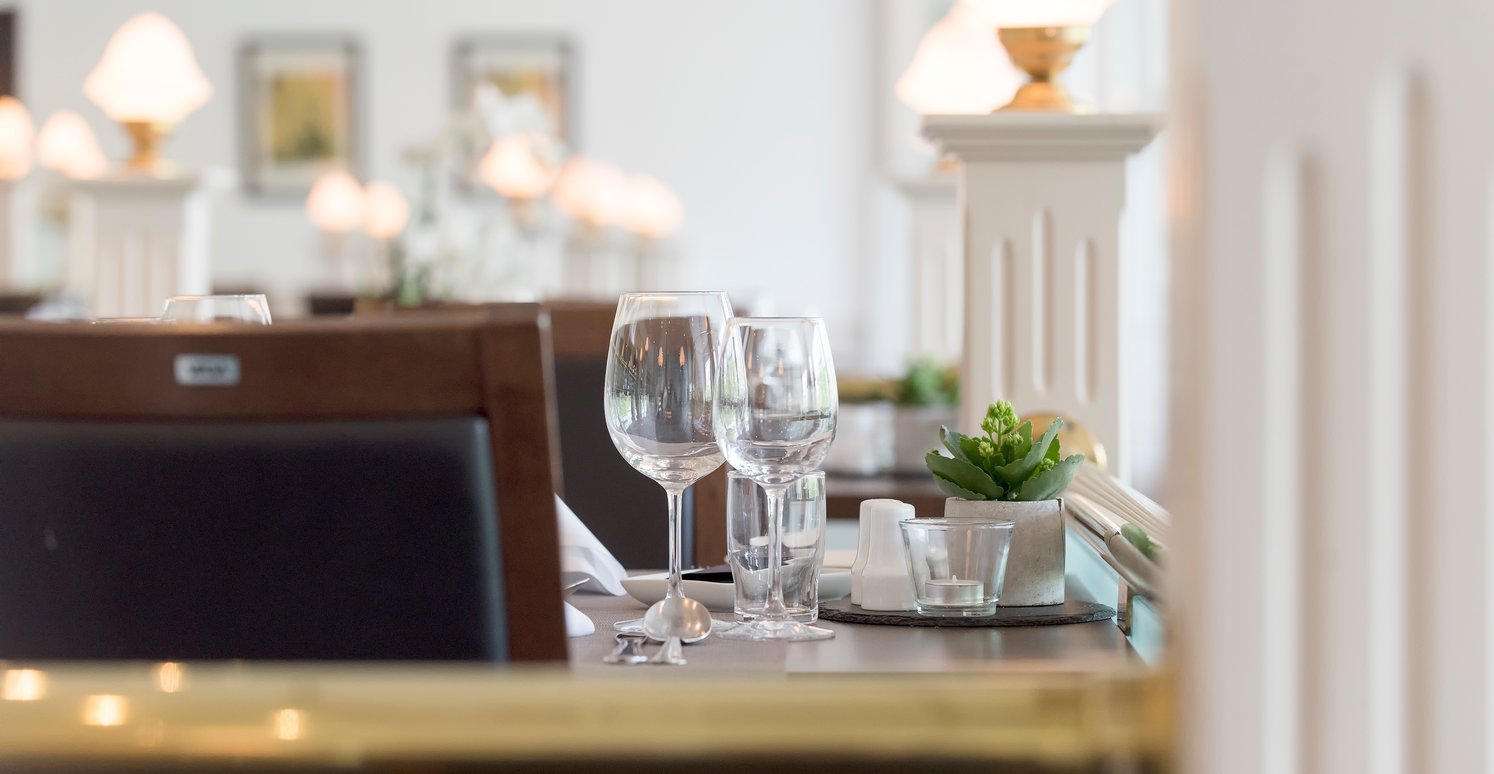 Detailed shot with wine glasses at Restaurant Rotisserie at Hotel des Nordens