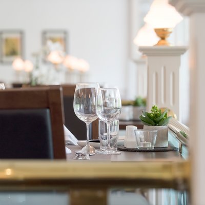 Detailed shot with wine glasses at Restaurant Rotisserie at Hotel des Nordens